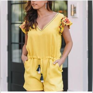 TMHL‎ Bali Emroidered sleeve romper sz small